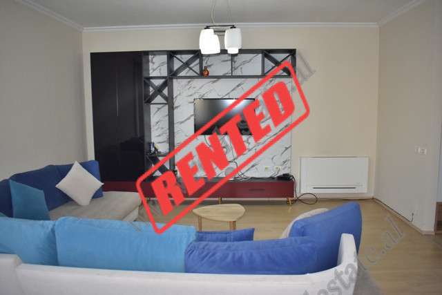 Apartament 2+1 me qira ne rrugen Hamdi Sina ne Tirane.
Apartamenti ndodhet ne katin e 3te te nje pa